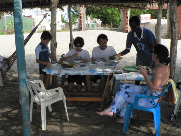 47- Una comida corriente sur la plage de Manzanillo 
